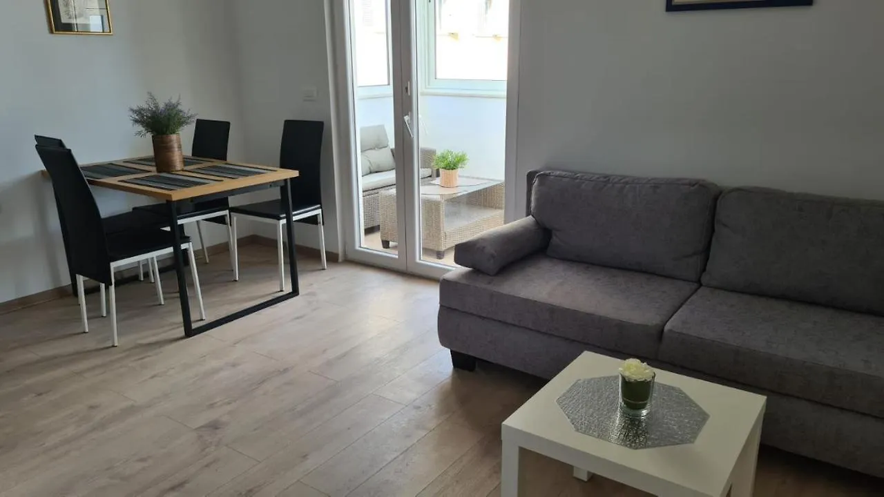 Apartment By The Mall Split